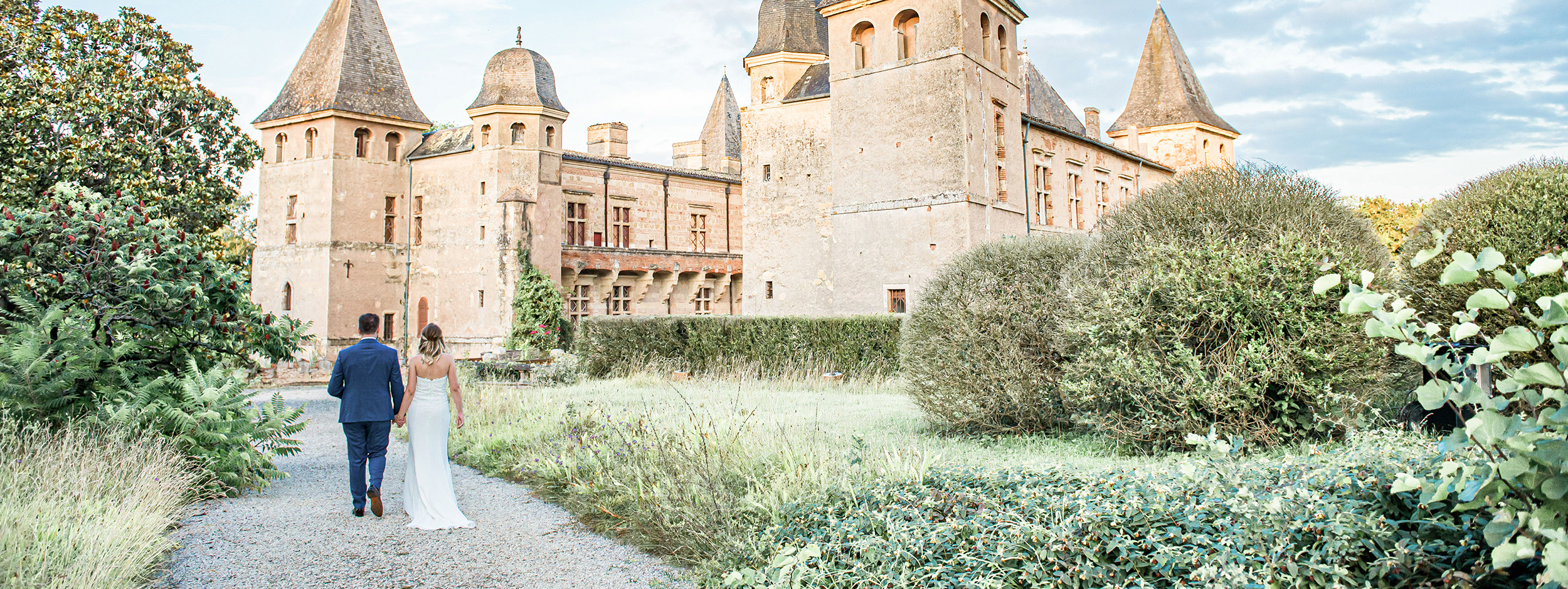 Photo de couple pour un mariage à Toulouse au Chateau de Caumont
